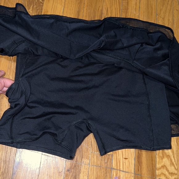 pretty black skirt! - Picture 4 of 5